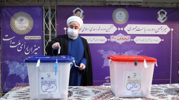 در نخستین ساعات رای گیری برای انتخابات ریاست جمهوری؛دکتر روحانی رای خود را به صندوق انداخت/ بازدید از ستاد انتخابات کشور