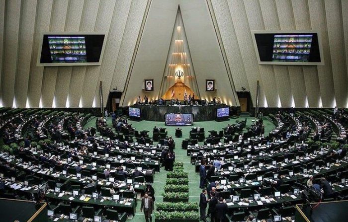 درخواست ۲۱۰ نماینده مجلس برای انصراف کاندیداهای انقلابی به نفع رئیسی