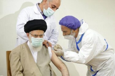 رهبر معظم انقلاب دُز اول واکسن ایرانی برکت را دریافت کردند